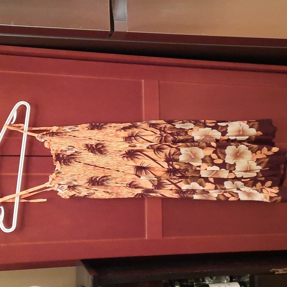 Dress - Picture 1 of 3